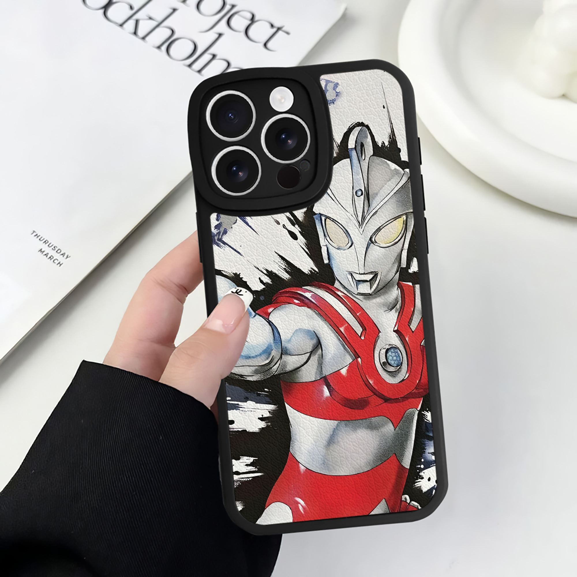 （画像用） ウルトラマン Ultraman 【iPhone 16シリーズ対応】シリコンスマホケース（レザー調） 材質：シリコン